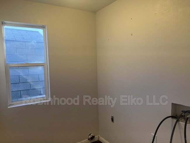 Building Photo - 1515 Glenmoor Dr