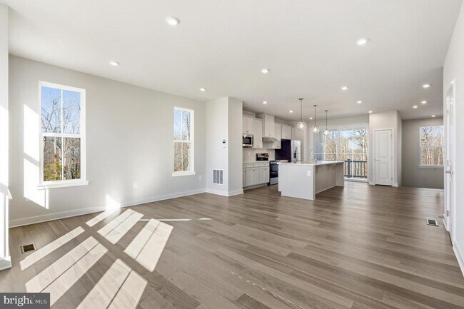 Building Photo - 9399 Edenderry Dr