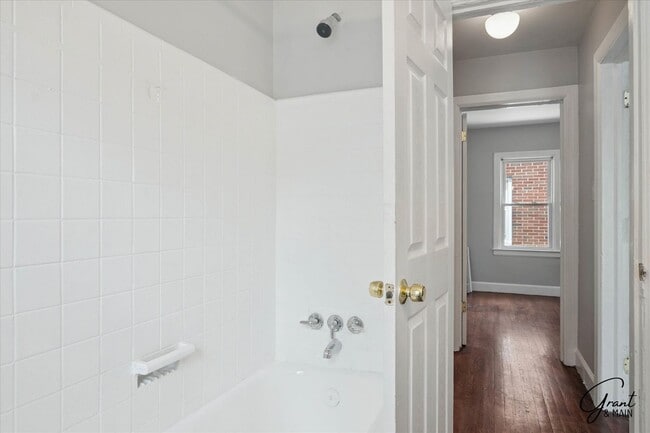 Building Photo - $1325 3 bedroom bungalow