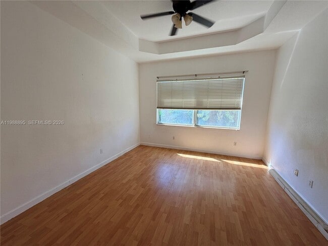 Building Photo - 4110 NE 22nd Ct