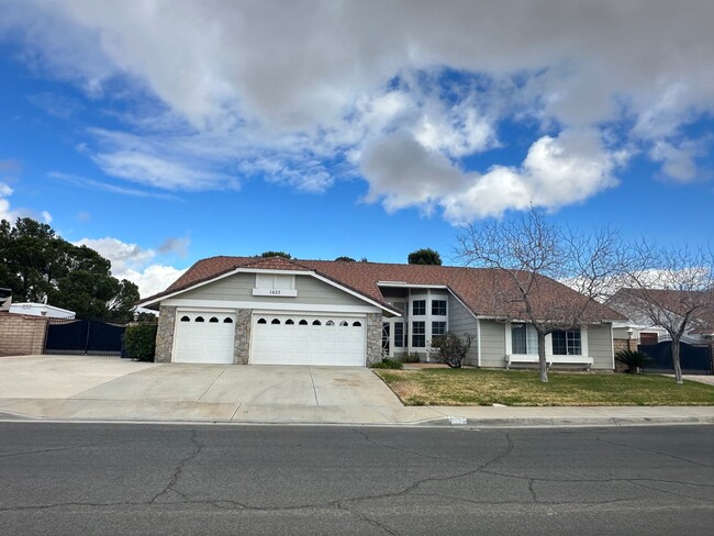 Primary Photo - (APPLICATION PENDING) West Palmdale Pool Home