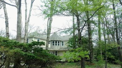 Building Photo - 24 Plymouth Ct