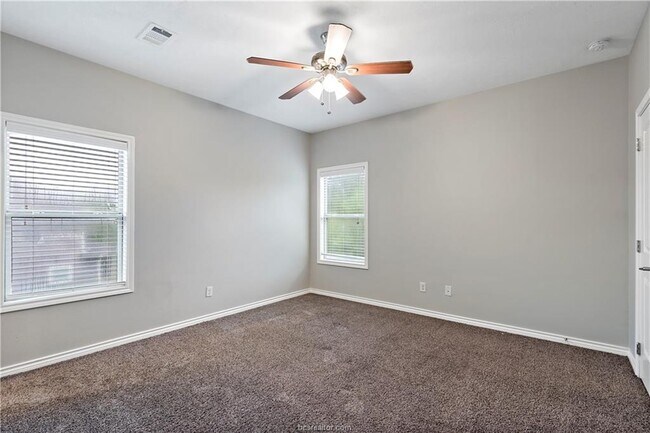 Building Photo - 4336 Nagle St