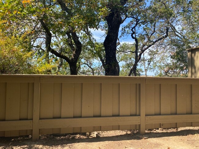 Building Photo - 5 Oak Crest Ct