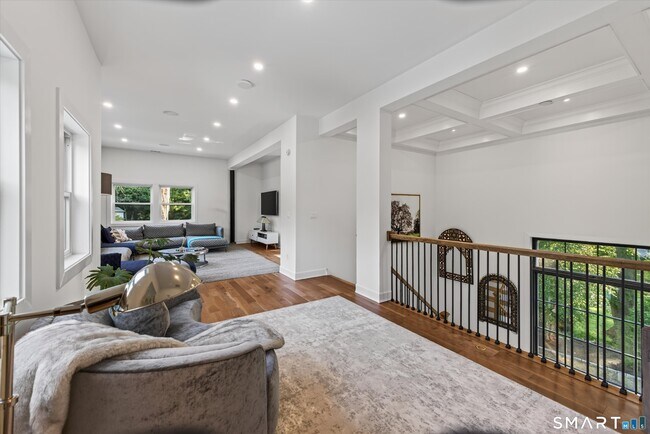 Building Photo - 6 Abbotts Ln