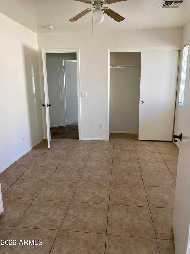 Building Photo - 24035 N Desert Dr