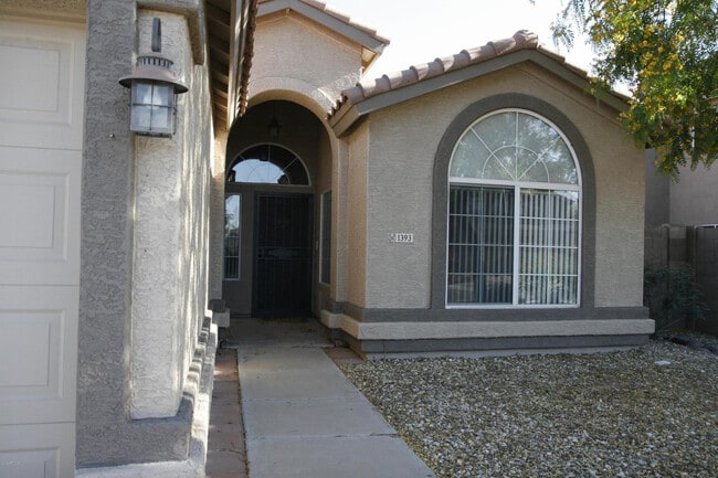 Building Photo - 1393 W Hopi Dr