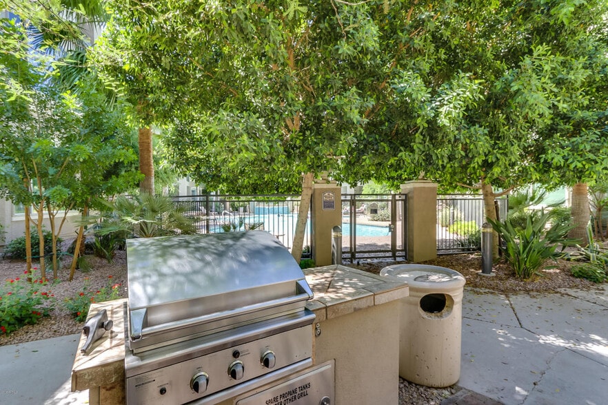 BBQ - 435 W Rio Salado Pky