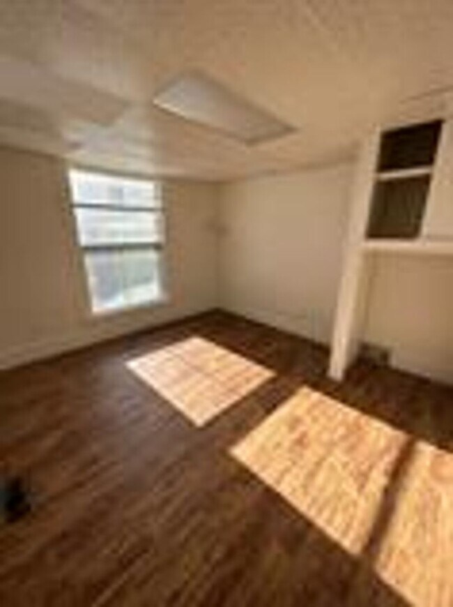 Building Photo - TD1227