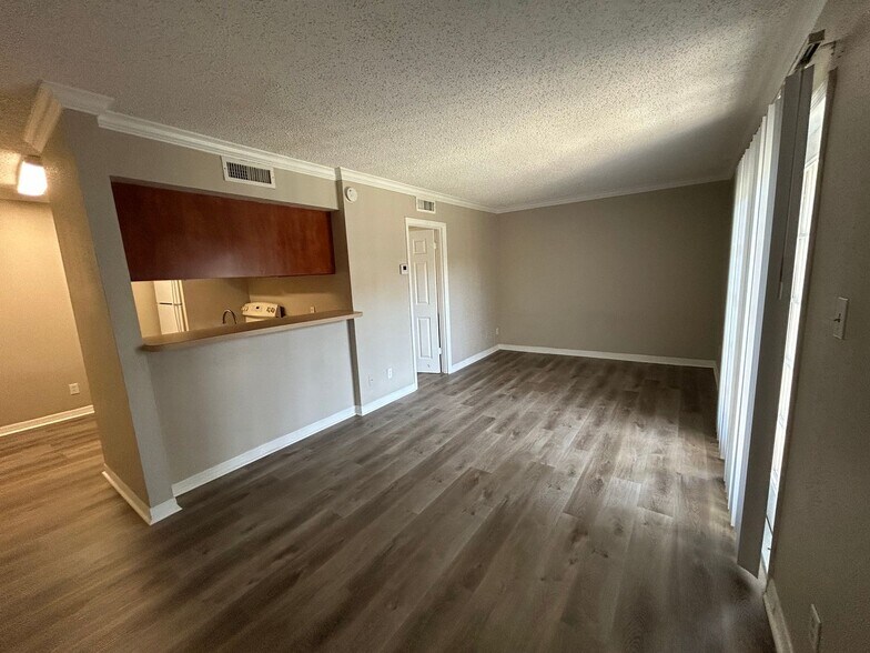 Building Photo - Just Reduced ! 2nd-floor studio condo at SerraVella!