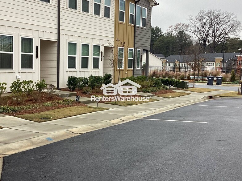 Building Photo - 1633 Aeslin Dr NW