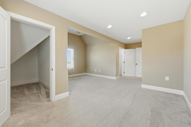 Building Photo - 723 Windrush Loop