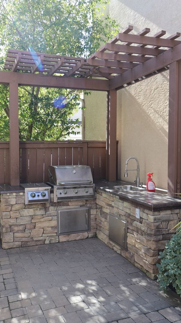 Building Photo - 3 bedrooms 2.5 baths  house in Eastlake- Chula Vista