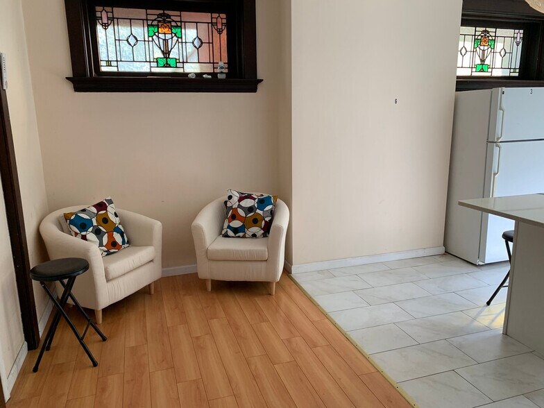 Building Photo - 746 Broughton St