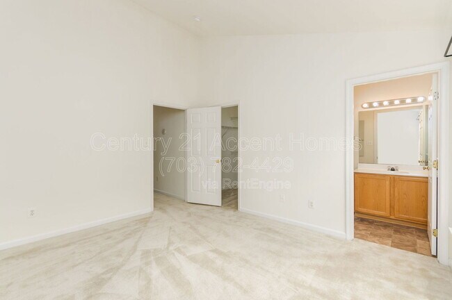 Building Photo - 1030 Harrison Cir