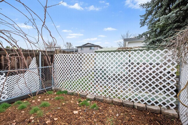 Building Photo - Gorgeous Liberty Lake 5 Bedroom Home!