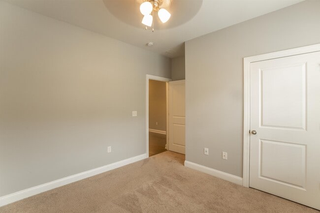 Building Photo - 149 Laurel Hill Pl