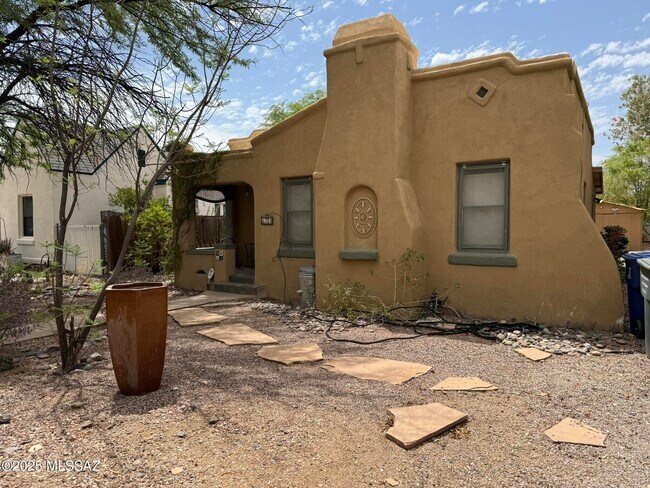Primary Photo - 2310 E Helen St