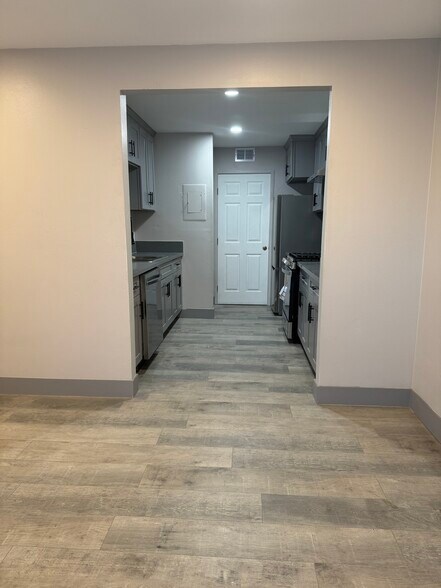 Building Photo - 7445 Laurelgrove Ave