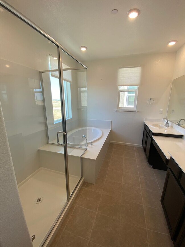 Building Photo - Beautifully upgraded Rocklin 4 Bedroom Home with Owned 15 Panel 5kwh Solar!