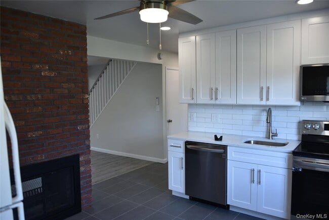 Building Photo - 55 Acre Ln