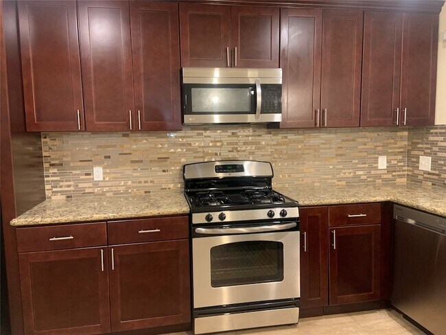 Building Photo - 16618 Oxnard Ln
