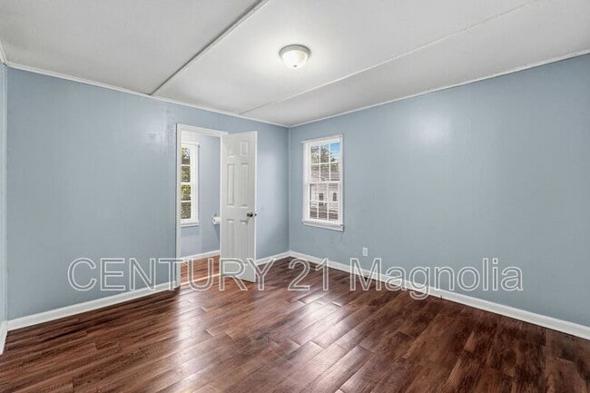 Building Photo - 934 Bluebird Rd