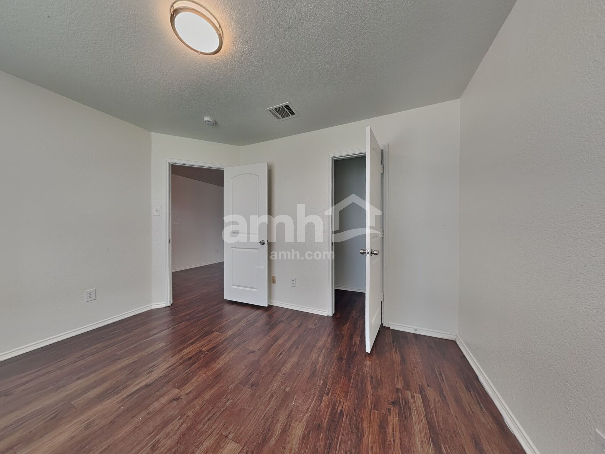 Building Photo - 8528 Hawkview Dr