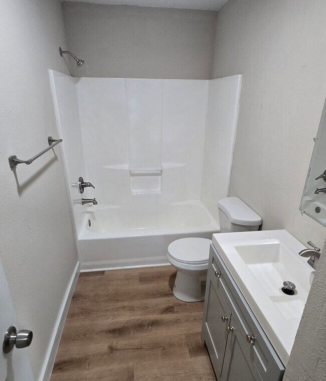 Building Photo - Charming and Newly Renovated 3BR 2BA Home in Jacksonville