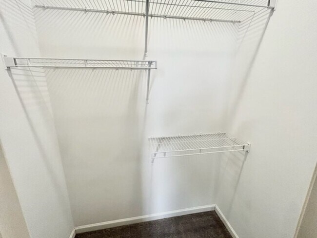 Building Photo - Beautiful 4 Bedroom 3 Bath Home in Lake Forest!