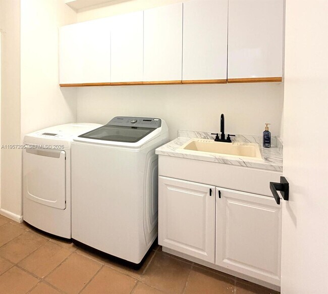 Building Photo - 301 Isla Dorada Blvd