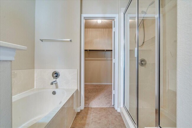 Building Photo - 512 Lookout Tree Ln