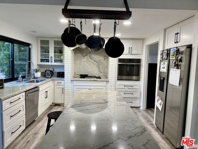 Building Photo - 6479 Bradley Pl