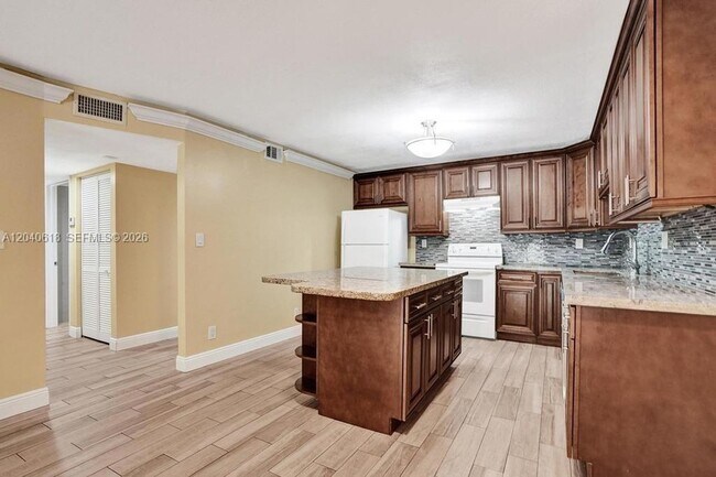 Building Photo - 4114 NW 88th Ave