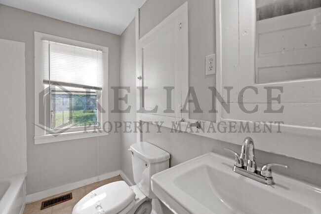 Building Photo - 232 S Sedgwick St