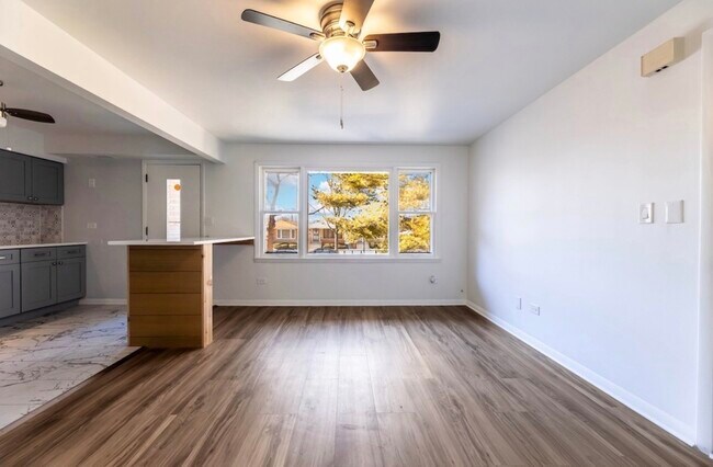 Building Photo - 6419 S Oak Park Ave