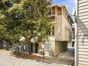 Building Photo - 2106 E Terrace St