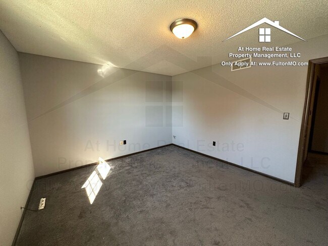 Building Photo - 531 Collier Ln