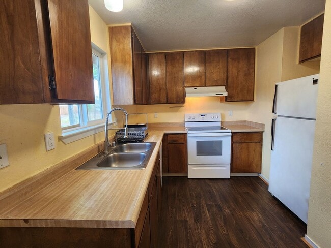 Building Photo - 1319 Langley Dr