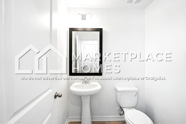 Building Photo - 15233 Dionysus Ln