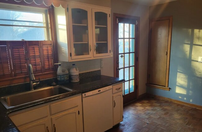 Building Photo - Don't miss out on this beautiful home!