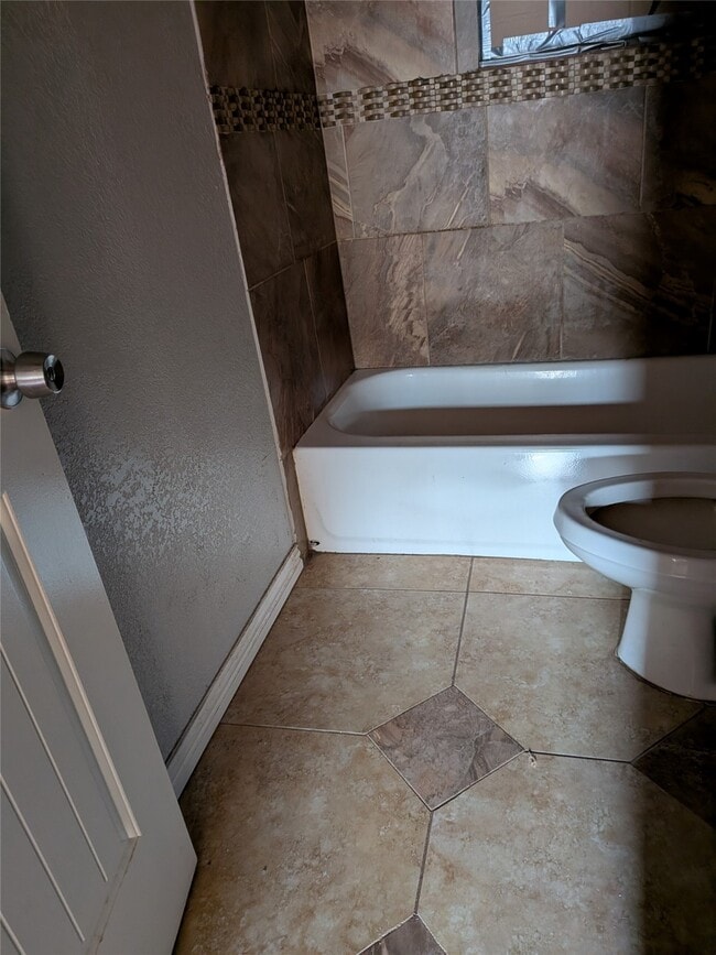 Building Photo - 7904 Hoffman St