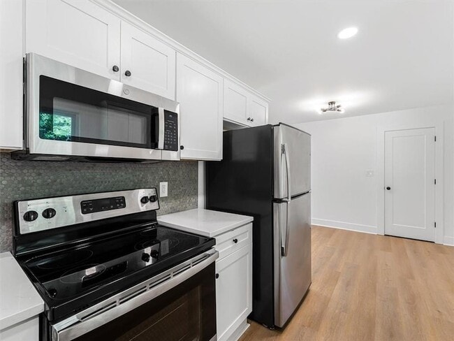 Building Photo - 454 Oak Dr SE