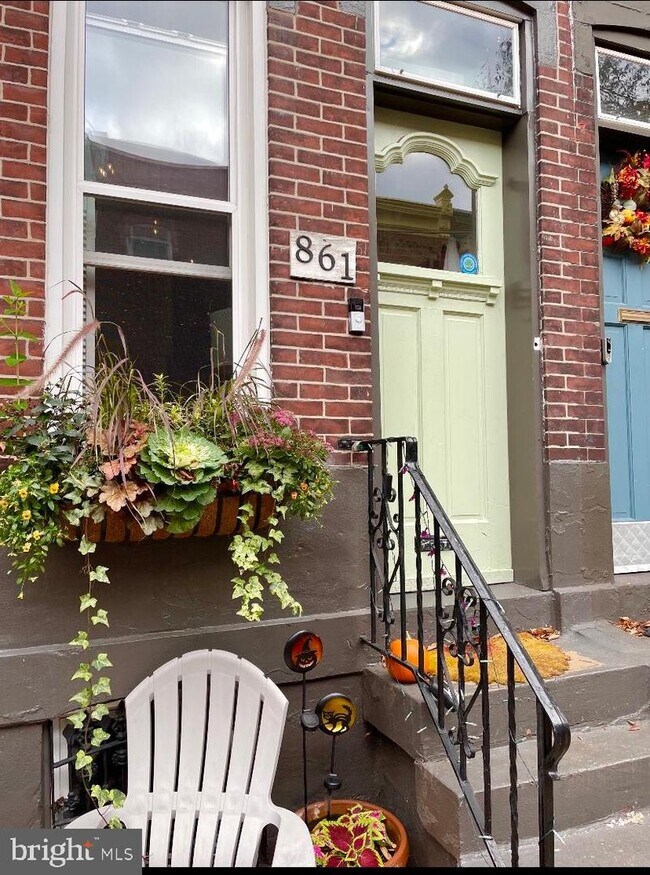 Building Photo - 861 N Taylor St