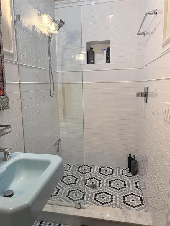 Building Photo - 2500 Burlington Ave N