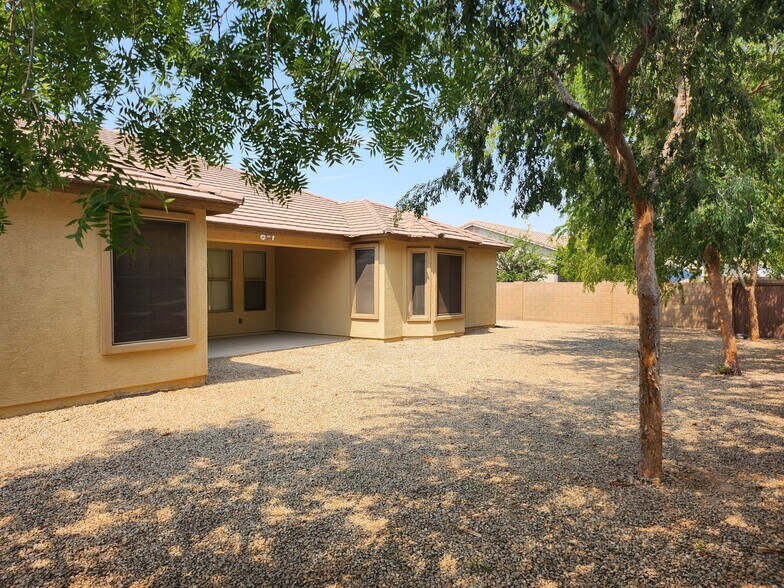 Building Photo - 5225 W Siesta Way