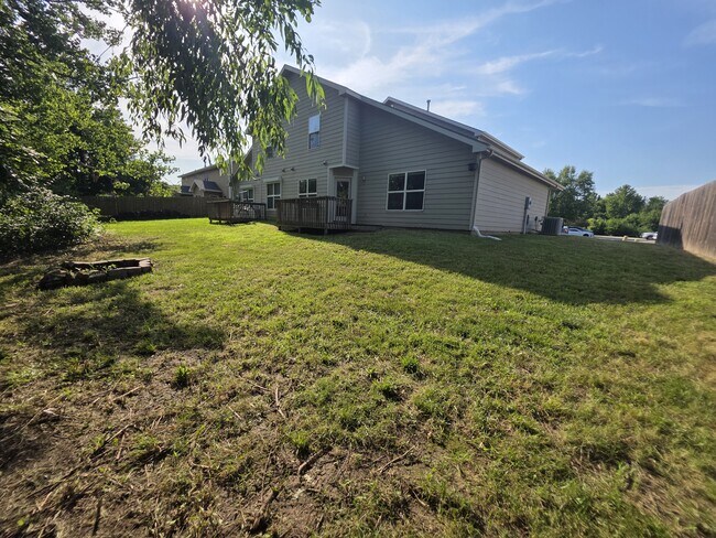 Building Photo - 606 Highland Ridge Dr