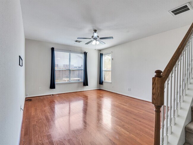 Building Photo - 29650 Legends Green Dr