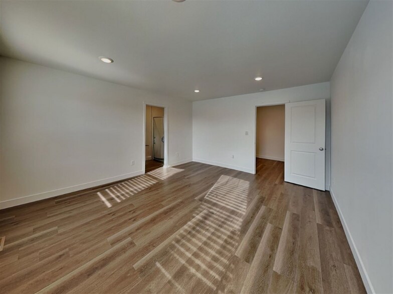 Building Photo - 3022 85th Dr NE