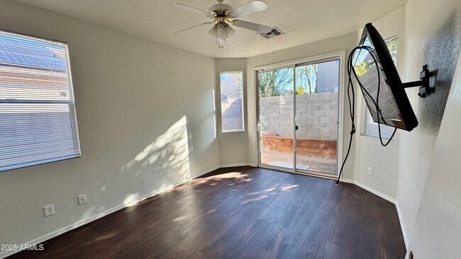 Building Photo - 1221 E Chambers St